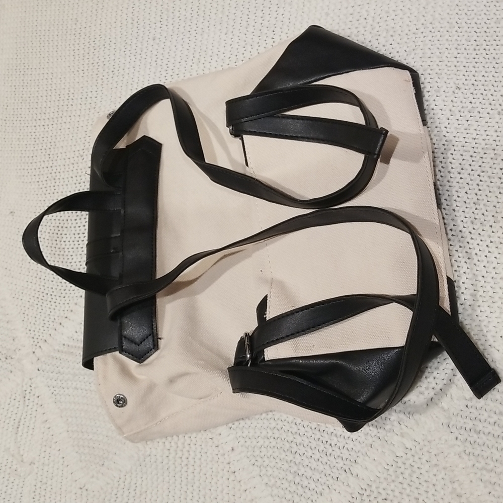 Backpack - Picture 2 of 4